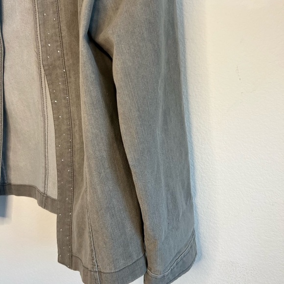 CHICOS Women’s Gray Jacket Size 2 - Picture 3 of 8